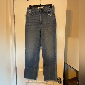 Abercrombie & Fitch Ankle Straight Jean Size: 28/6L
